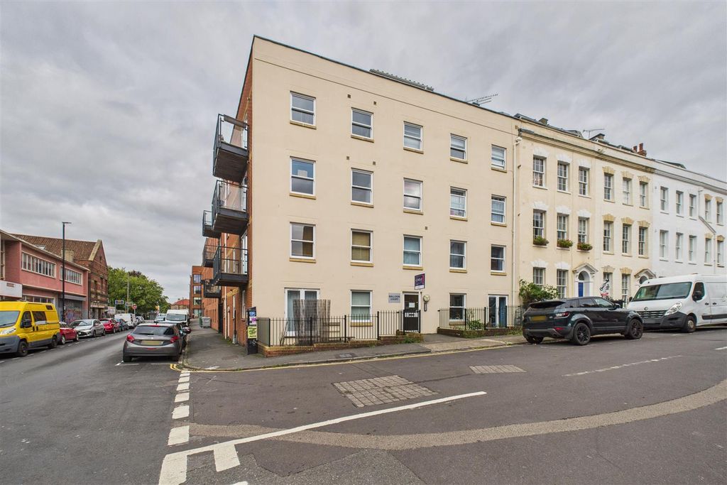 Property photo 1 of 17 Flat 3, Balloon Court, 18 Cave Street St Pauls, Br