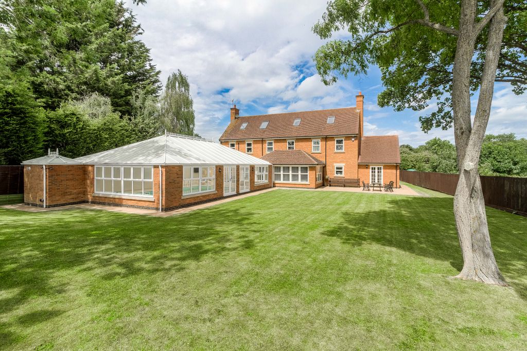 Property photo 2 of 48