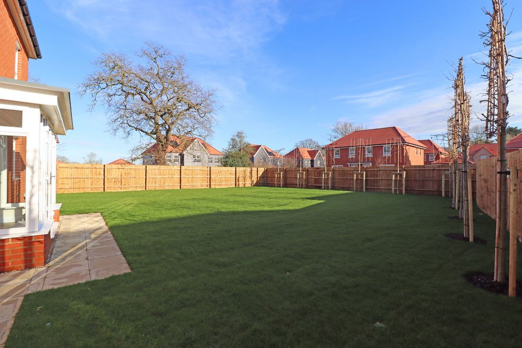 Property photo 2 of 27