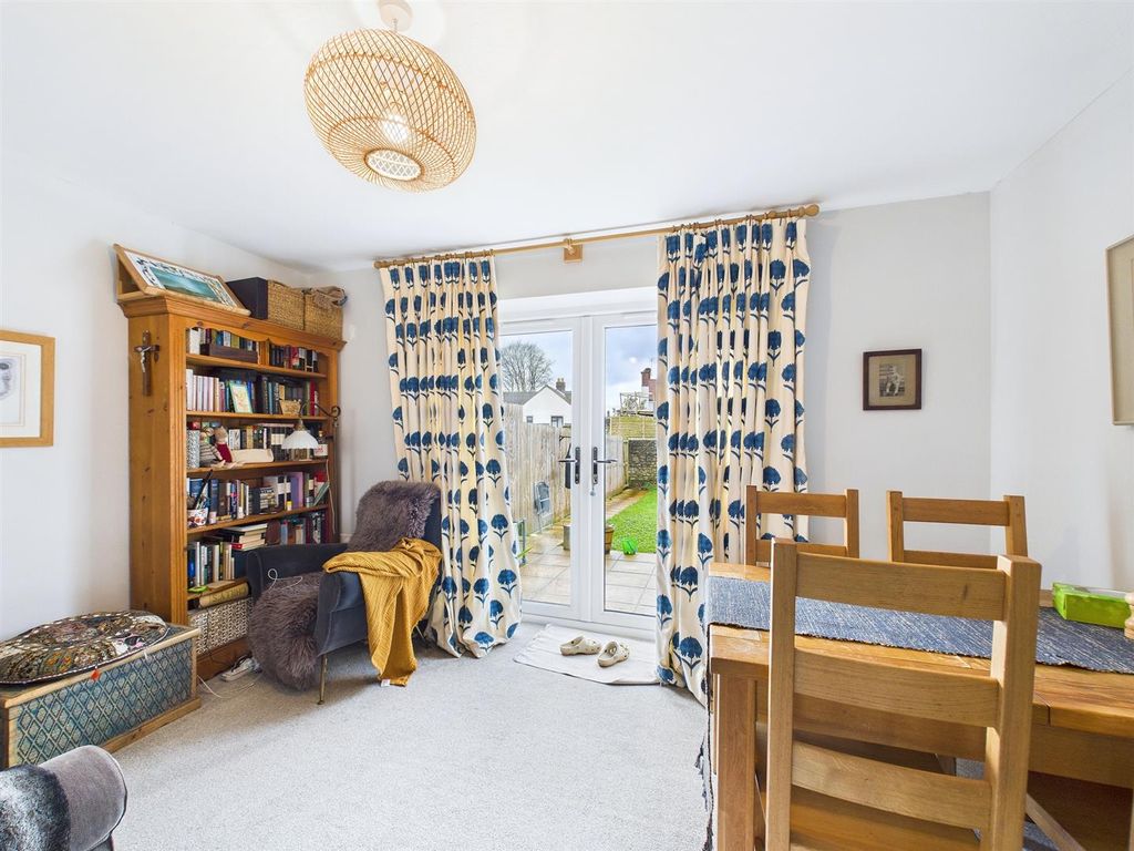 Property photo 2 of 12 Modern Two Bedroom House (1).Jpg