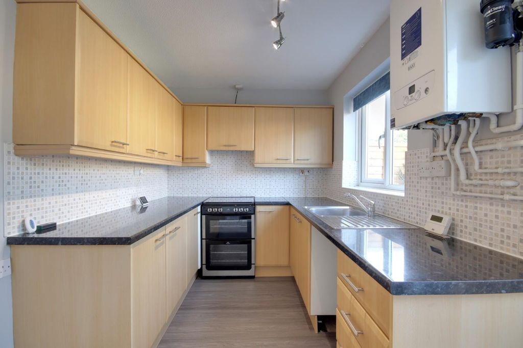 Property photo 3 of 9 Kitchen