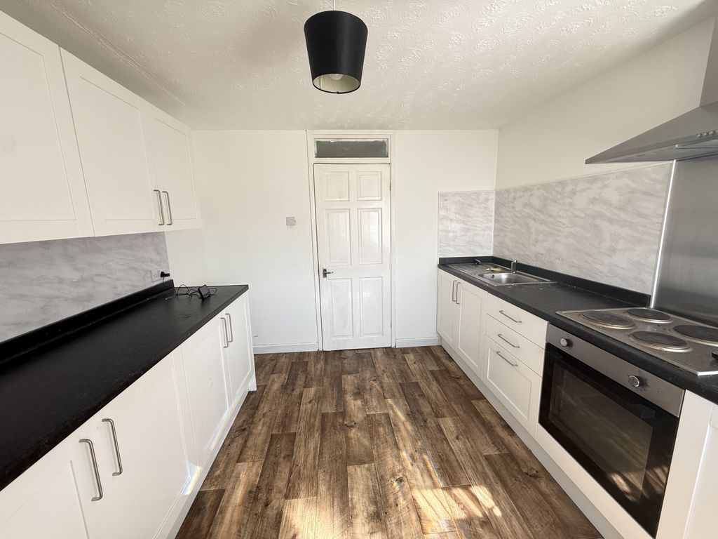 Property photo 2 of 15 Image00014