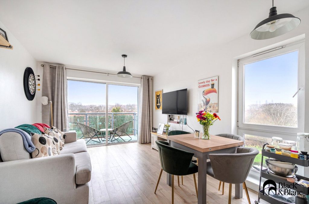 Property photo 2 of 15 Living Room