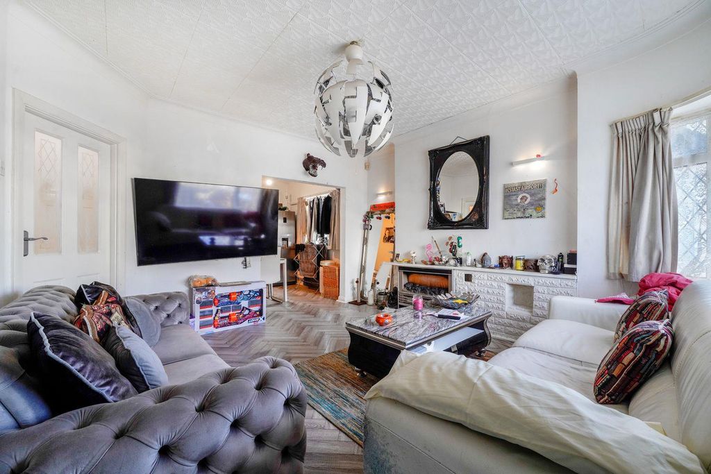 Property photo 3 of 11