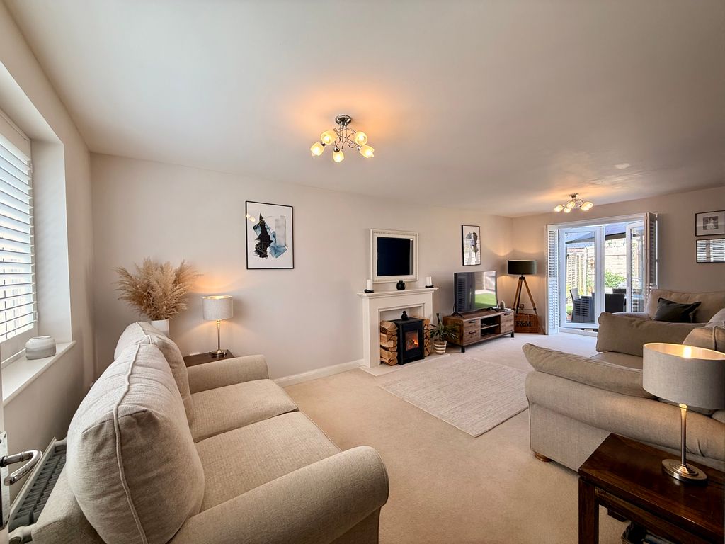 Property photo 3 of 21 Sitting Room