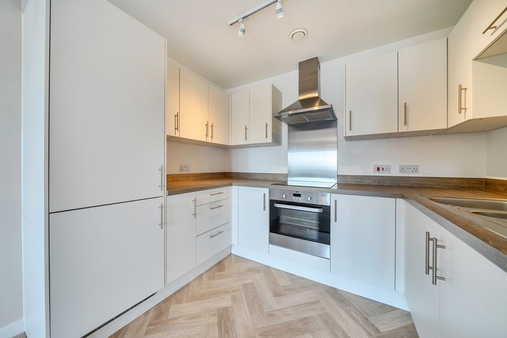 Property photo 2 of 22 1499662-10-6A6c5E...