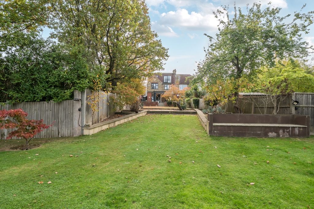 Property photo 3 of 26 1369895-12-68F0E5...