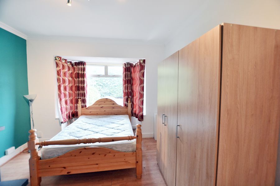 Property photo 3 of 9 Bed