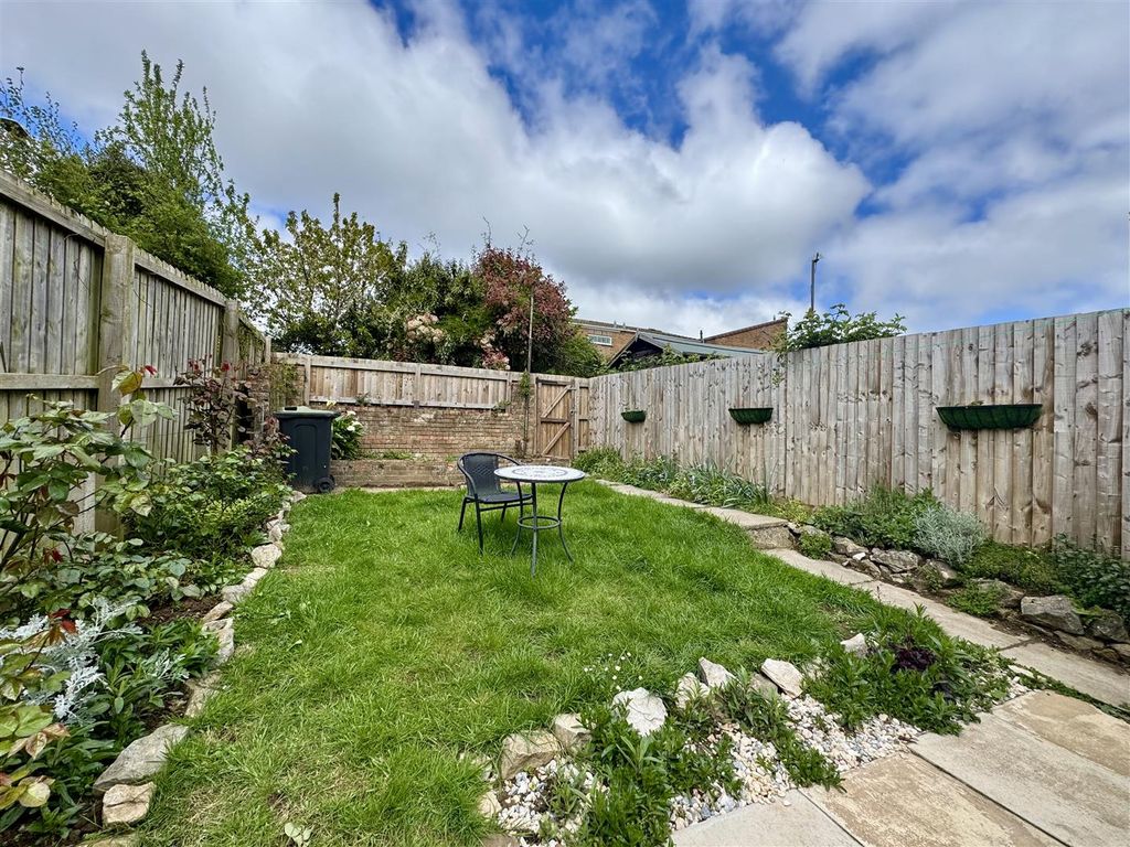 Property photo 2 of 13 Gardens