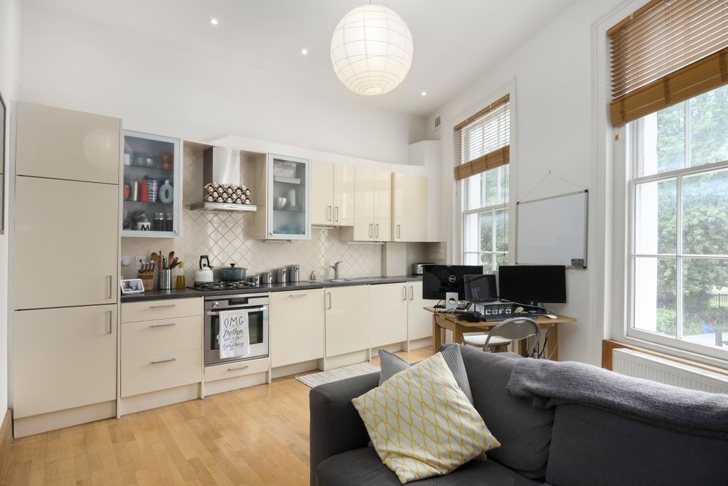 Property photo 3 of 7 Northchurch Road ...
