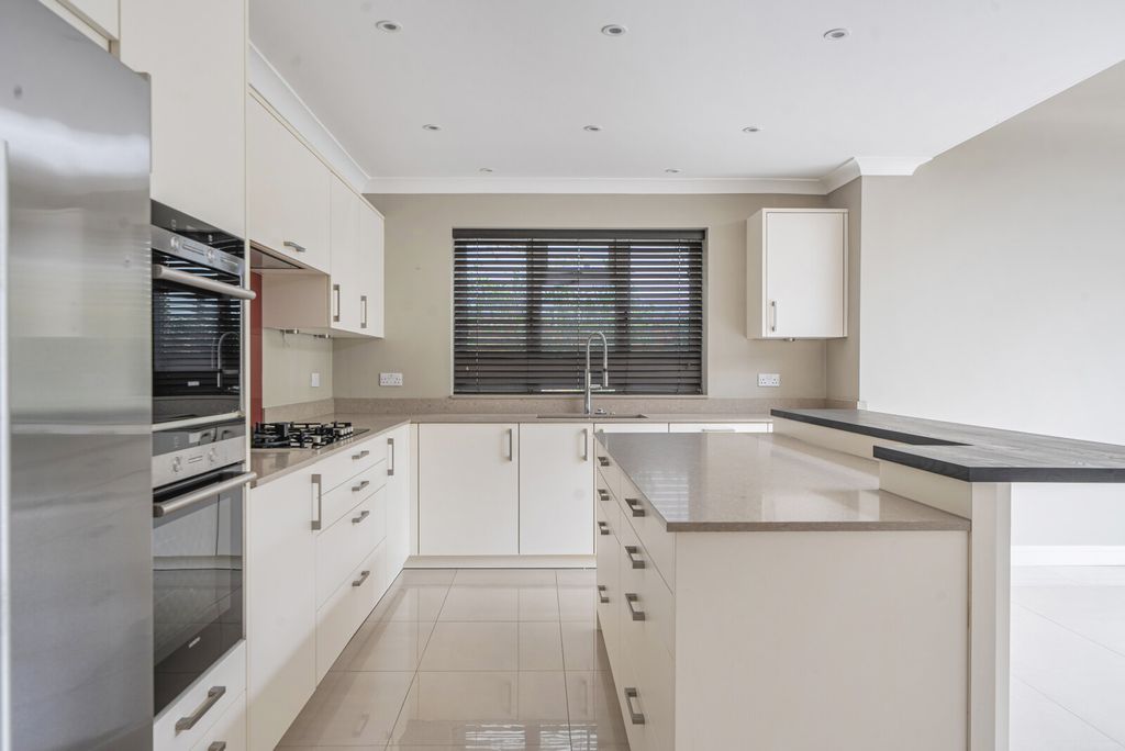 Property photo 2 of 23 1376348-11-691c4d...