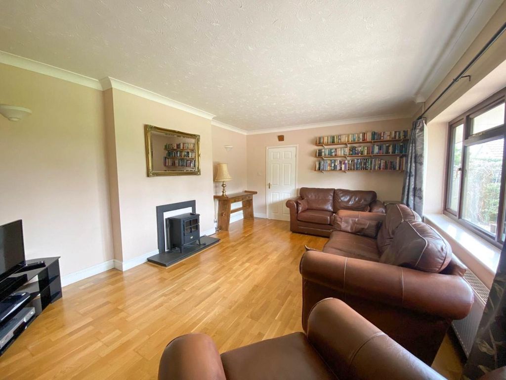 Property photo 2 of 16 E6c8473B-A764-4E68-9300-A2d224B8F279.Jpg