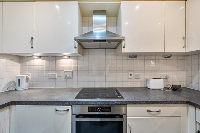 Property photo 3 of 19 Kitchen