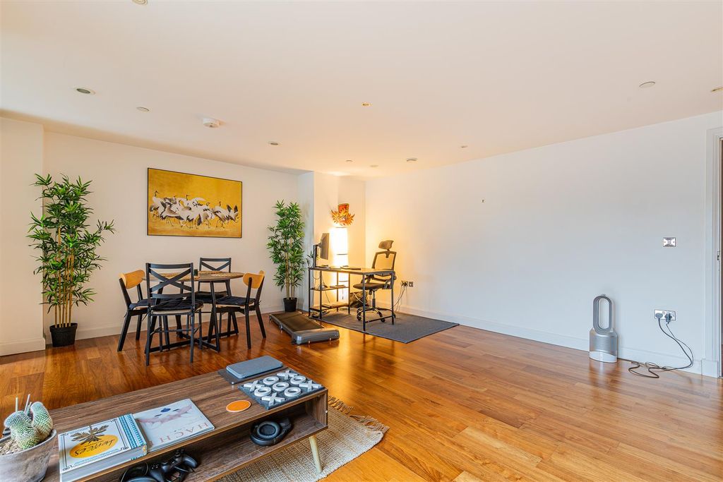 Property photo 3 of 14 404-13.Jpg