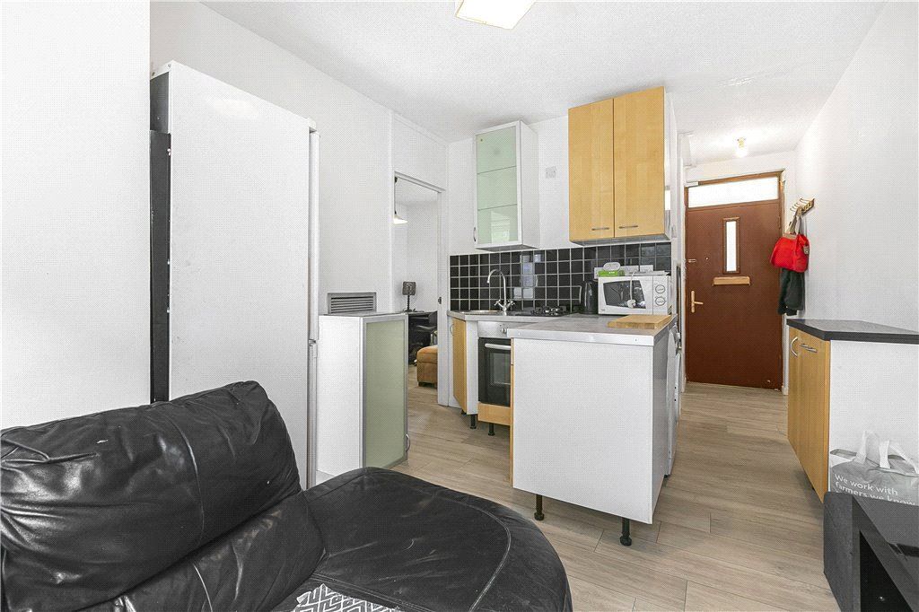 Property photo 3 of 16 Kitchen/Reception