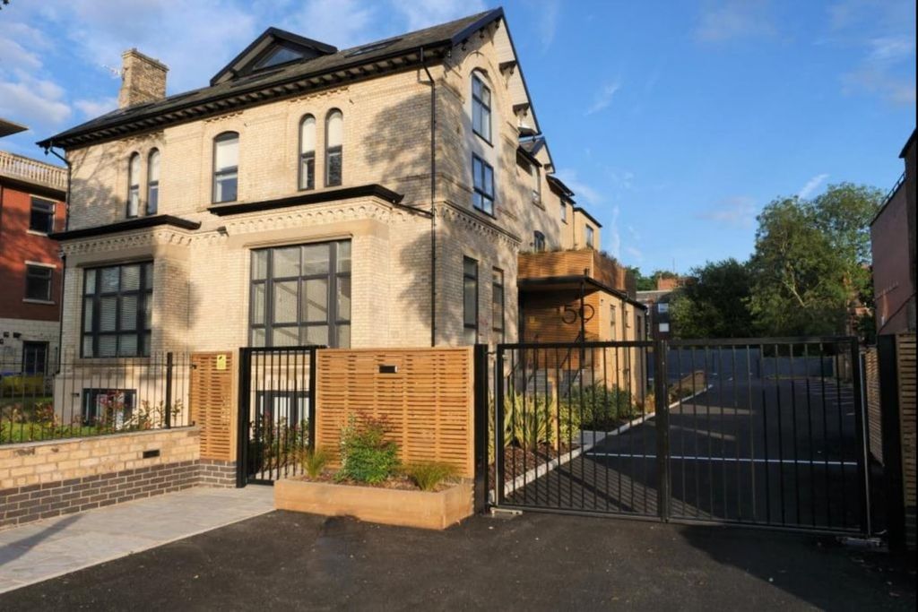 Property photo 2 of 19