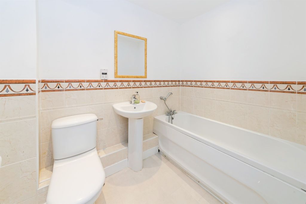 Property photo 3 of 8 Bathroom