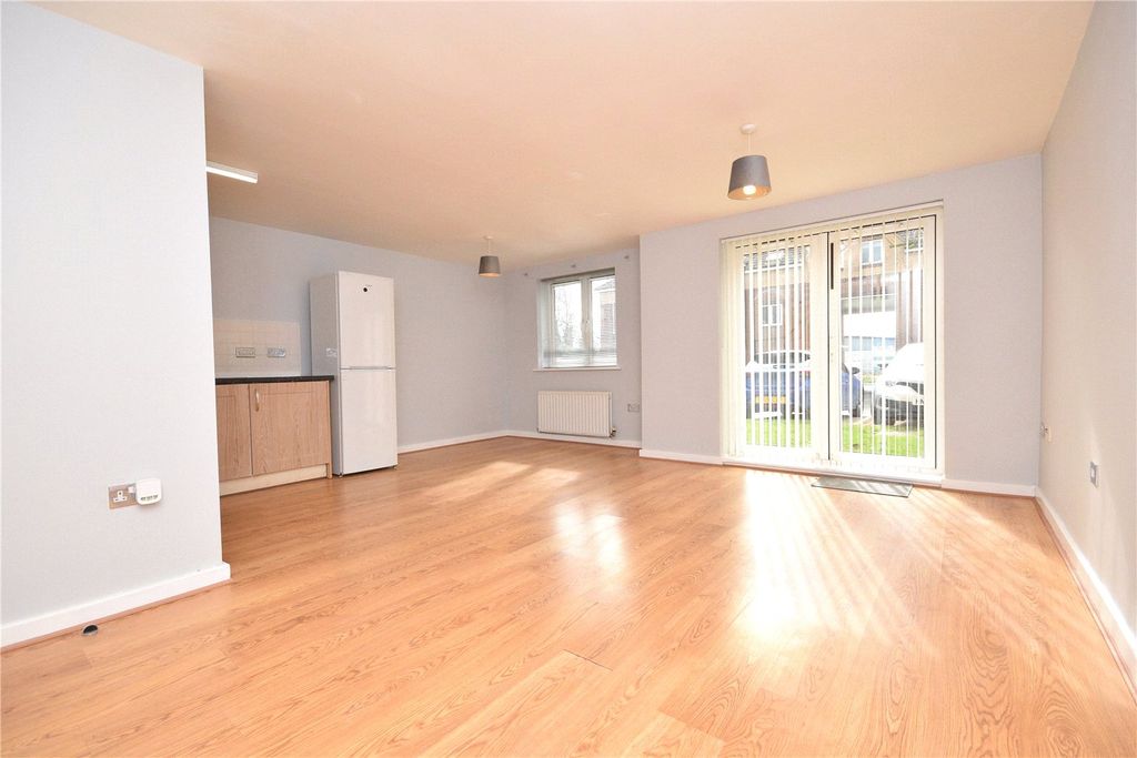 Property photo 2 of 8 Picture No. 29