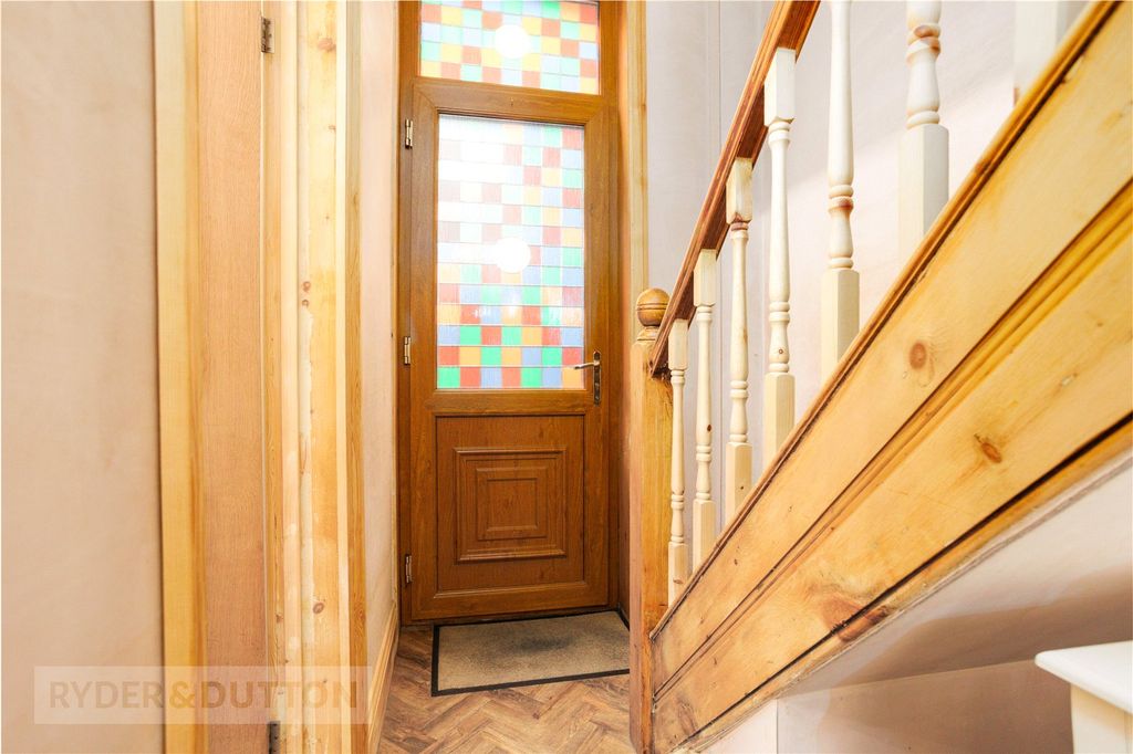 Property photo 2 of 27 Entrance Hall