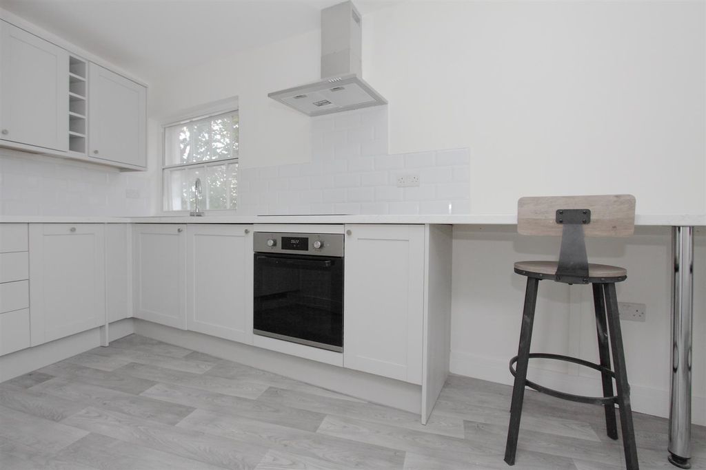 Property photo 2 of 15 Flat 1, 2 Minster Street (5).Jpg