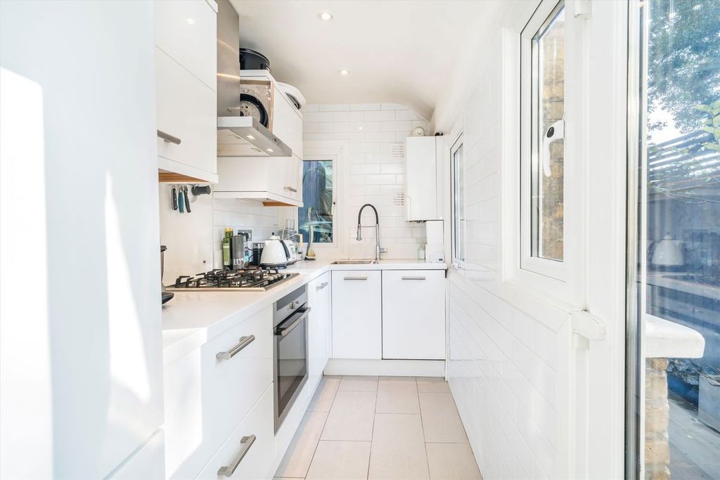 Property photo 2 of 11