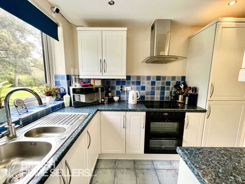 Property photo 2 of 12 Picture No. 11