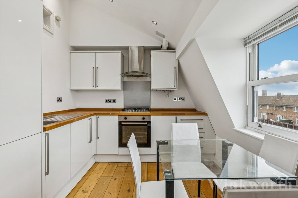 Property photo 2 of 8 Picture No. 15