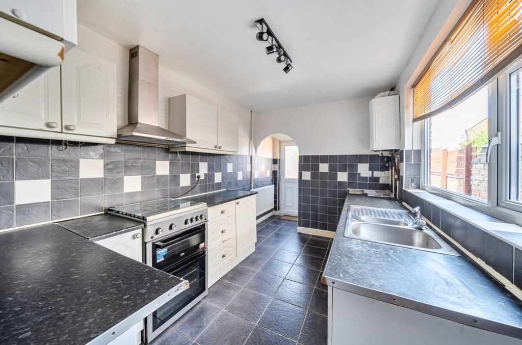 Property photo 3 of 11 1451596-9-69Eb5d4c52575