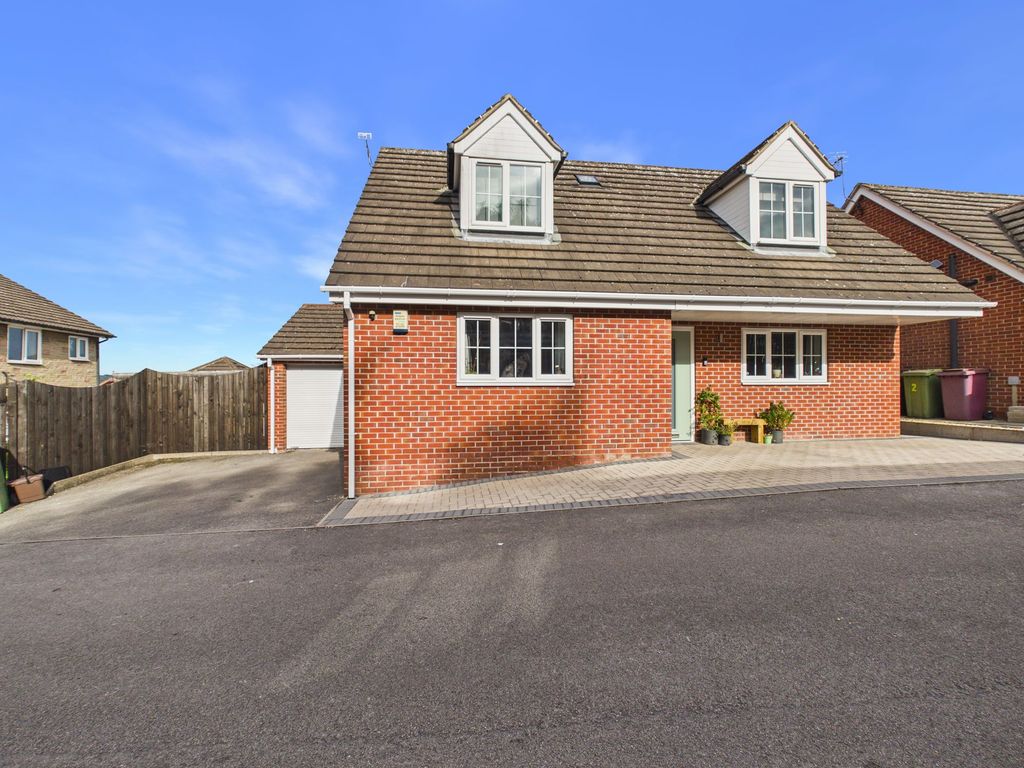 Property photo 2 of 30