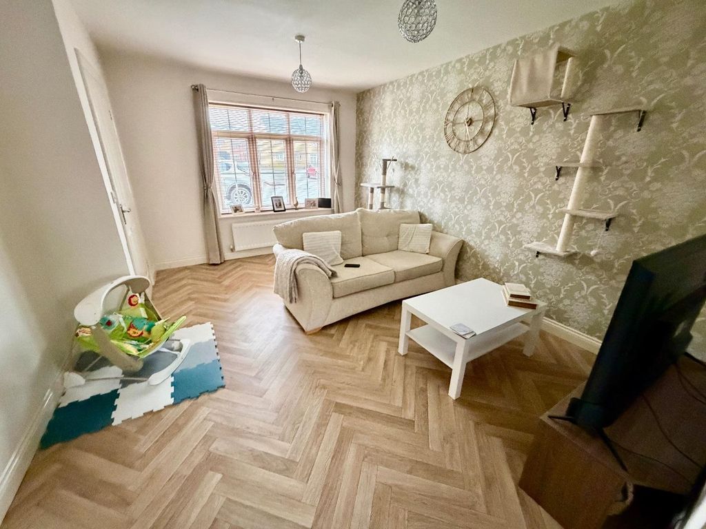 Property photo 2 of 13 Lounge