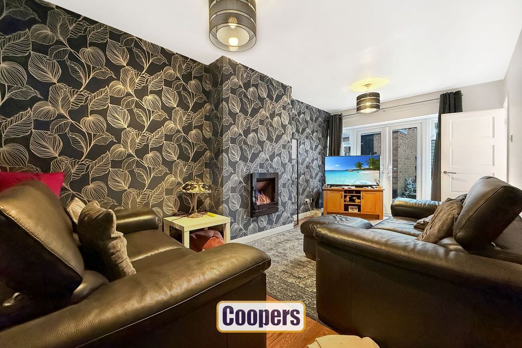 Property photo 2 of 13 Lounge