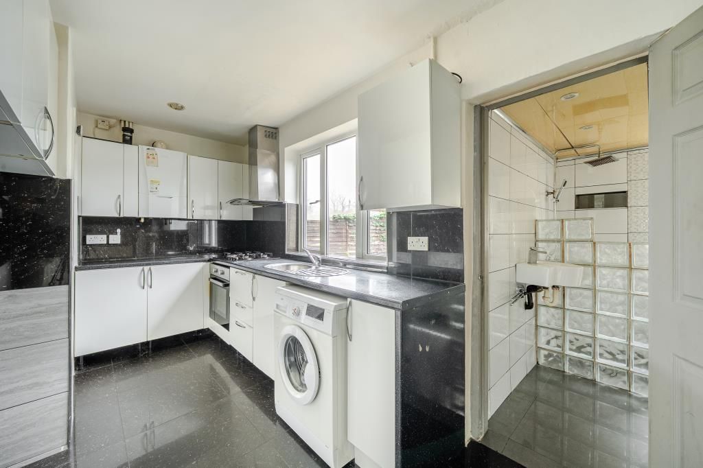 Property photo 3 of 20 Kitchen