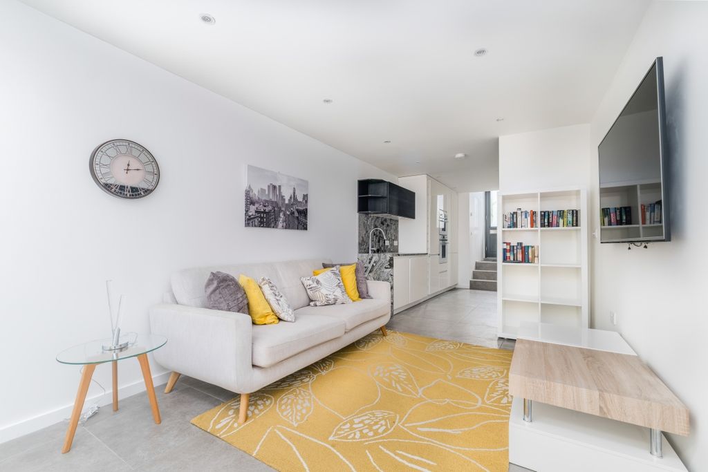Property photo 3 of 16 Danbury Street