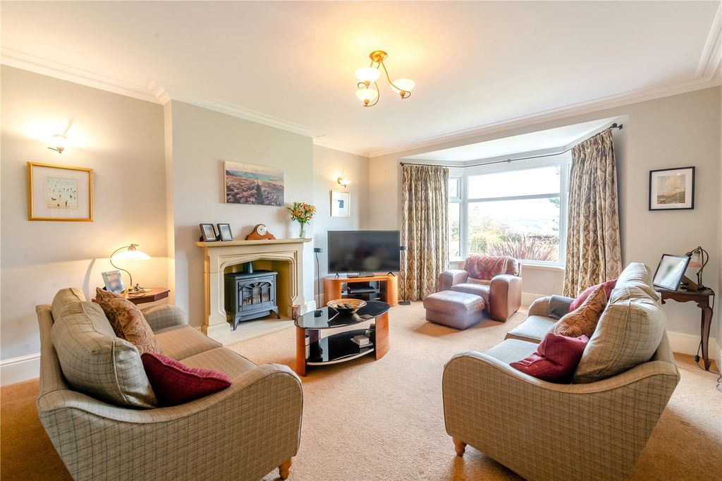 Property photo 2 of 37 Sitting Room