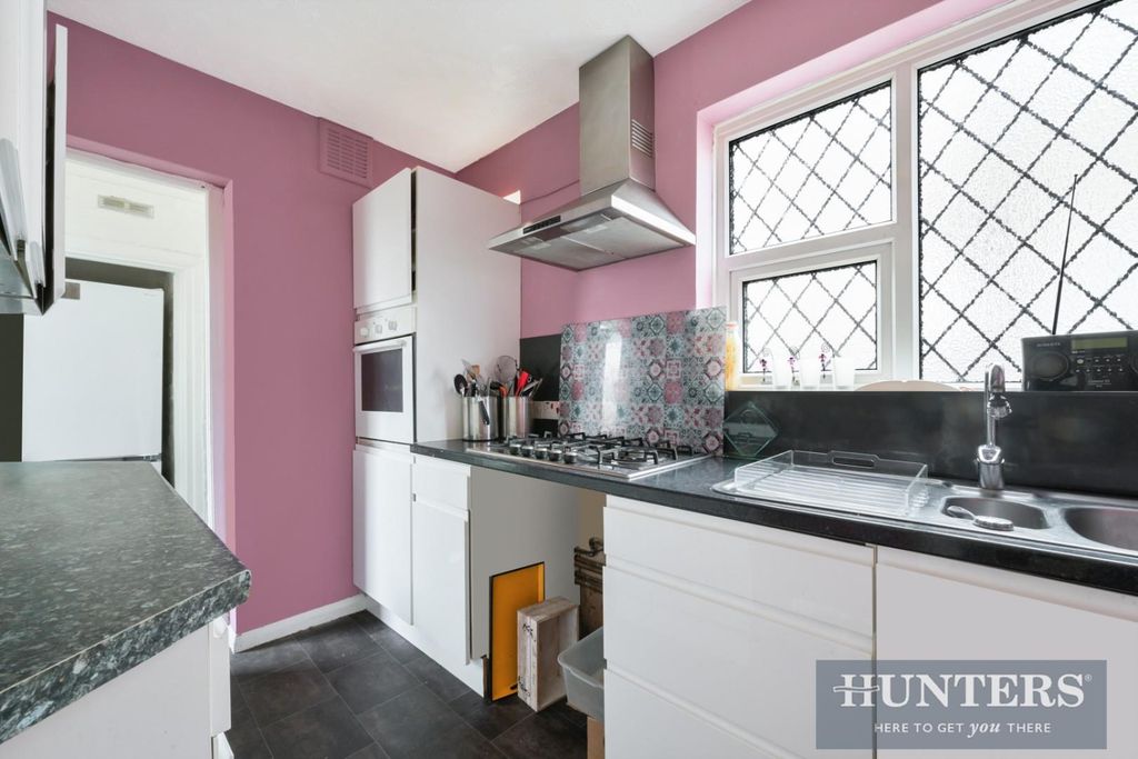 Property photo 3 of 8 Anne Boleyn Court (5).Jpg