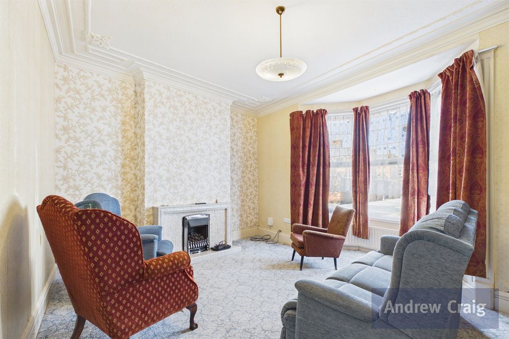 Property photo 2 of 16 Lounge