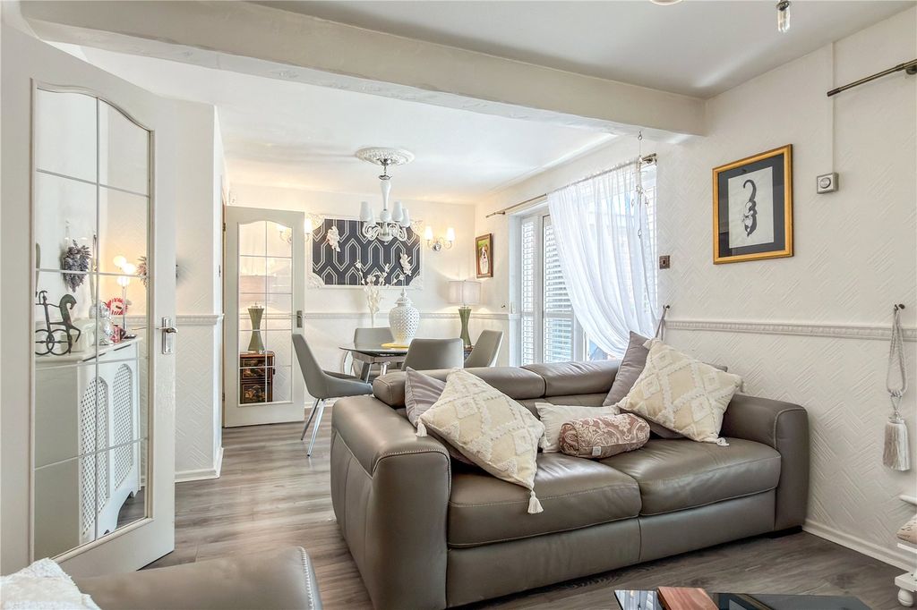 Property photo 3 of 18 Lounge/Dining Room