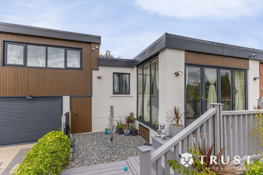 Property photo 1 of 39