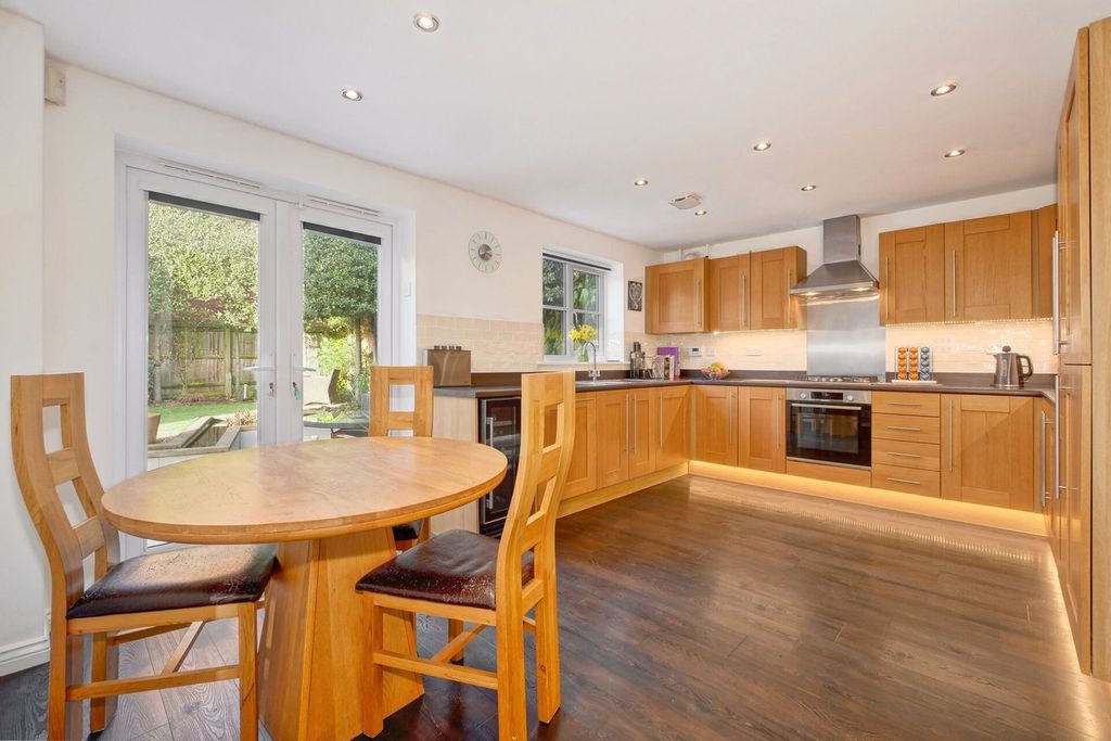 Property photo 3 of 34