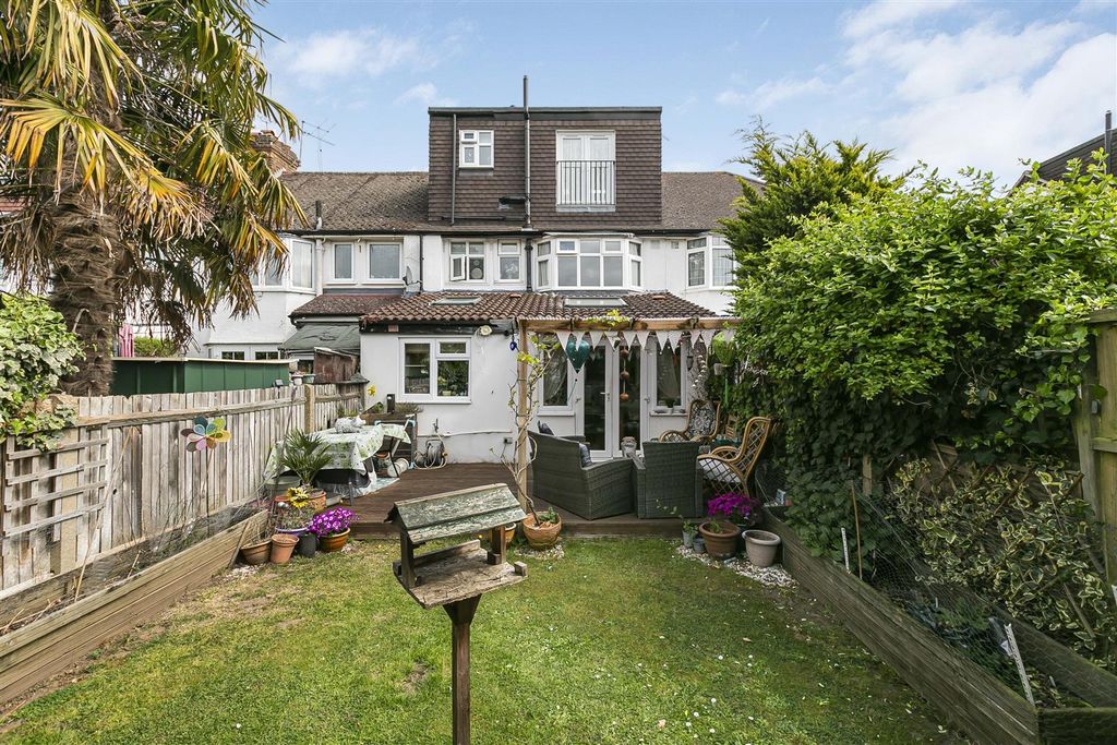Property photo 2 of 27