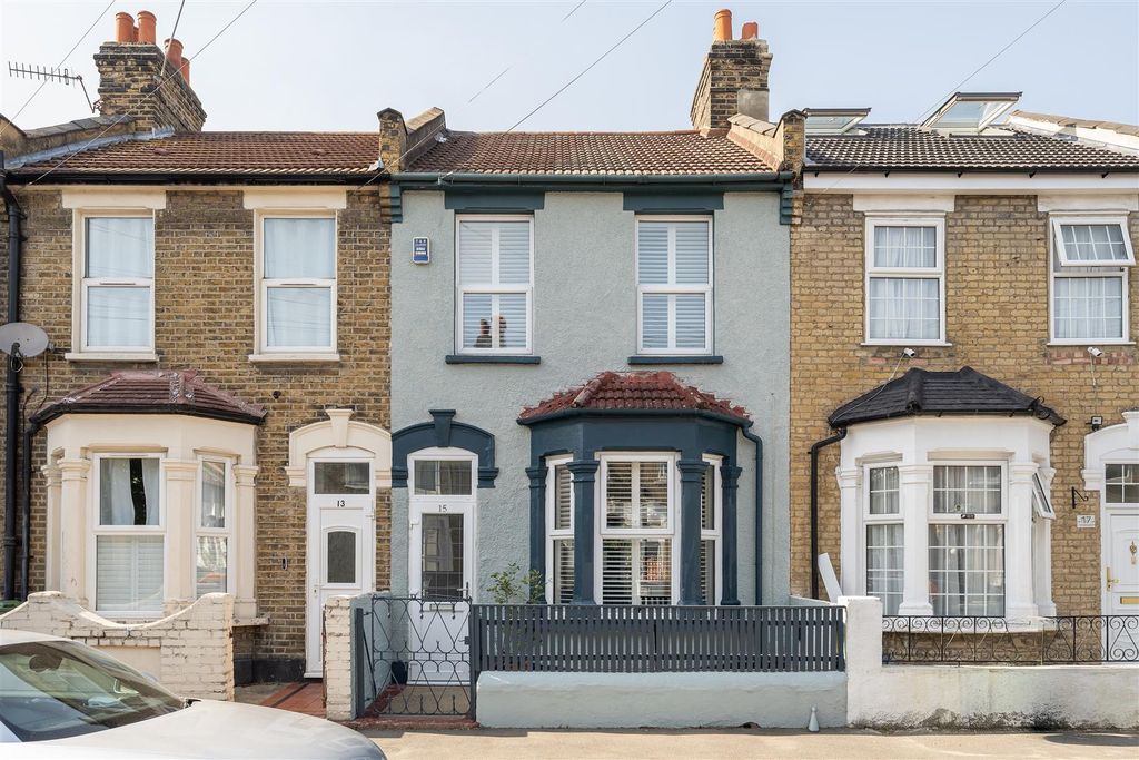 Property photo 1 of 35 Tweedmouth Road, E13