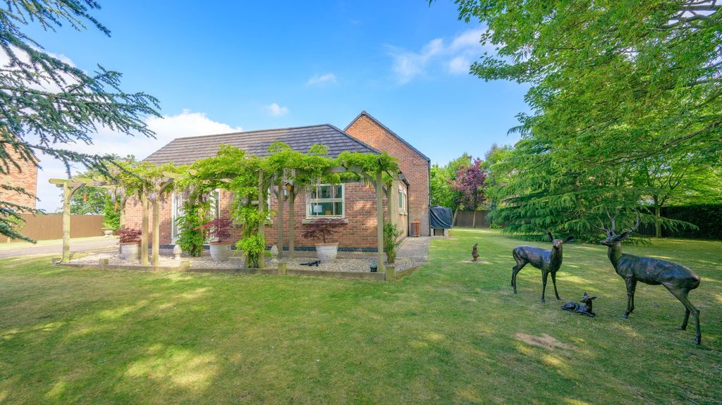 Property photo 2 of 36