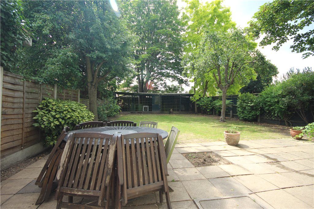 Property photo 3 of 11 Garden