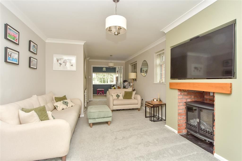 Property photo 3 of 14 Lounge