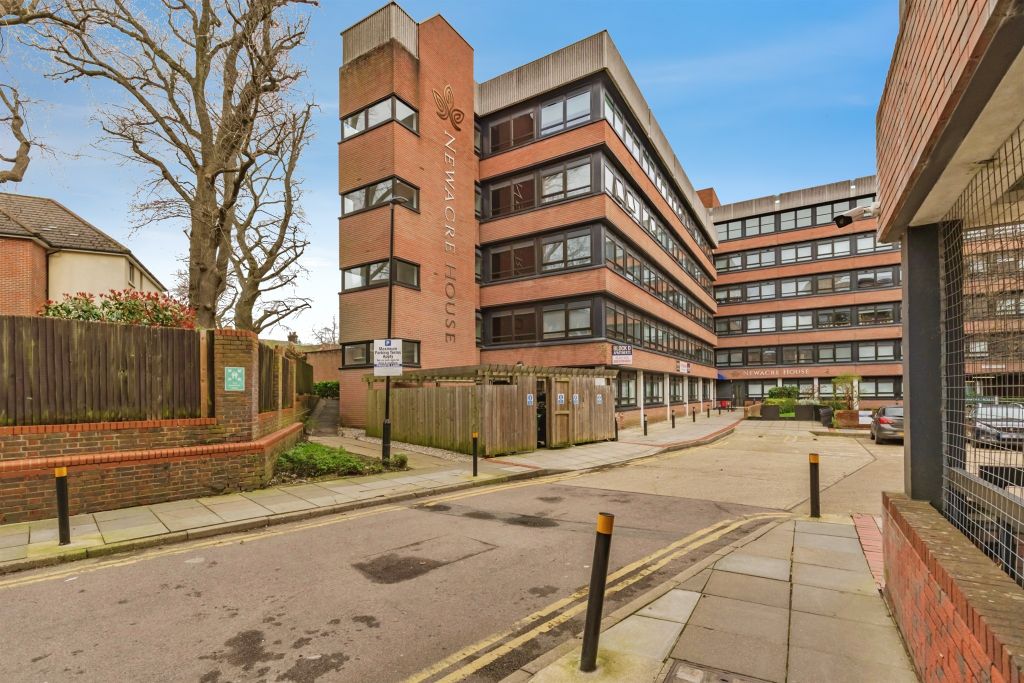 Property photo 1 of 11