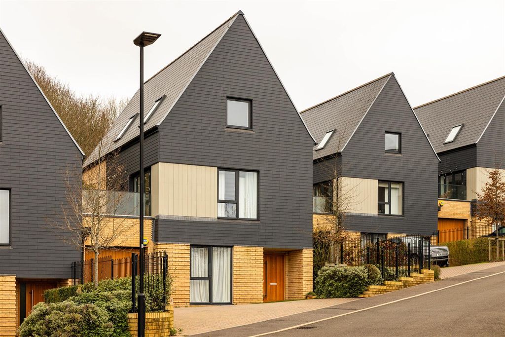 Property photo 1 of 27