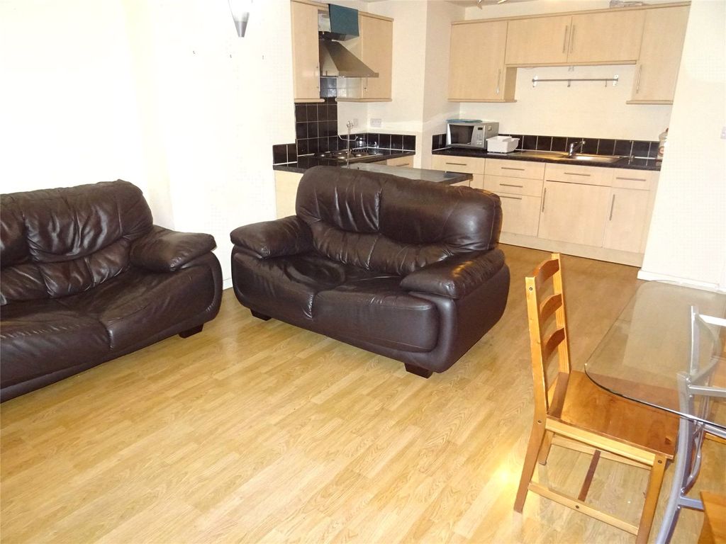 Property photo 3 of 8 Picture No. 12