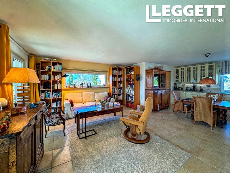 Property photo 3 of 10