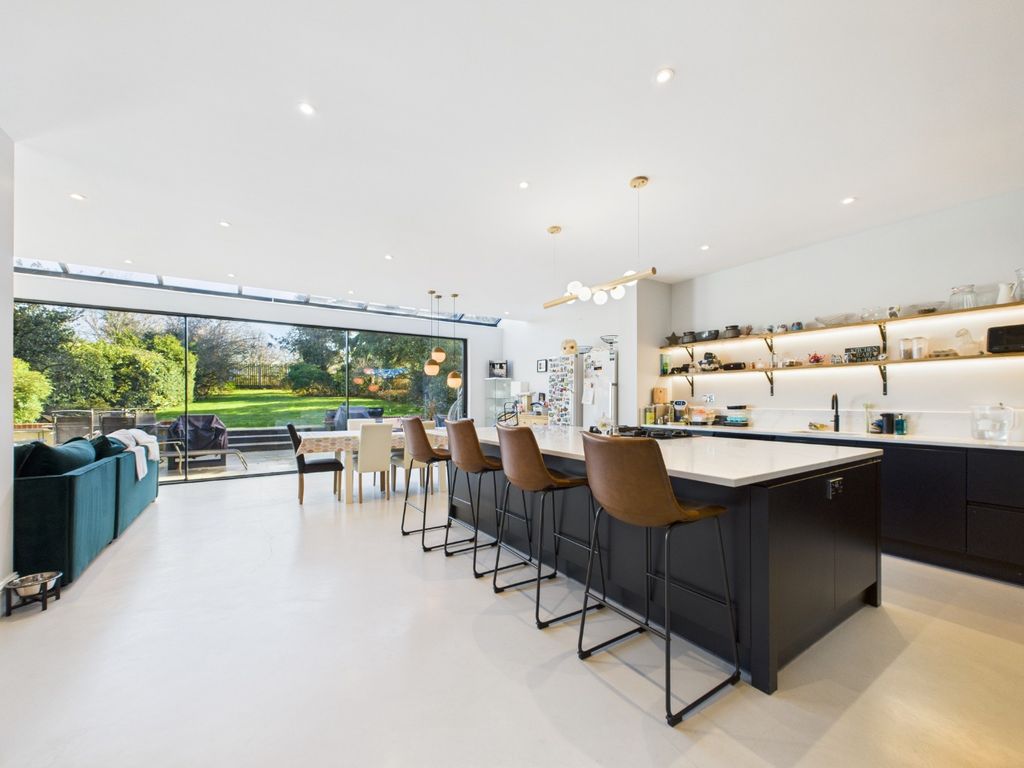 Property photo 3 of 26 4669243