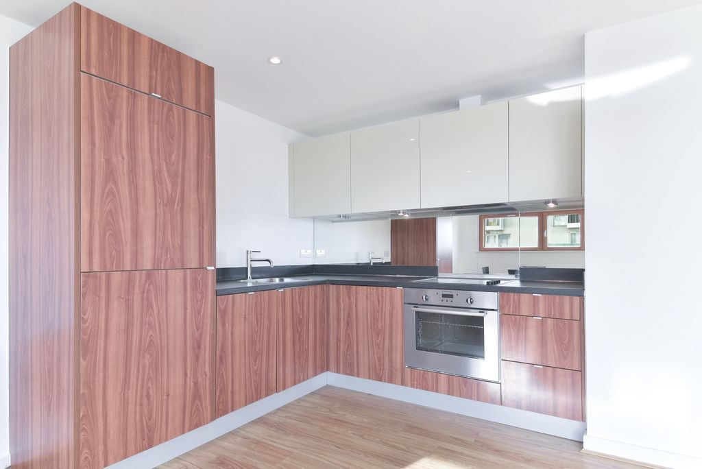 Property photo 3 of 10 Kitchen